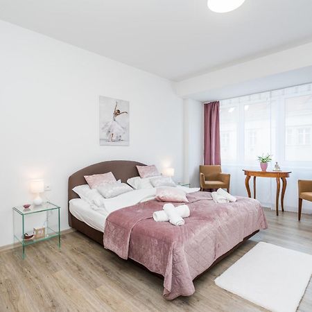 Perla Hradce 302 Apartment Hradec Kralove Ngoại thất bức ảnh