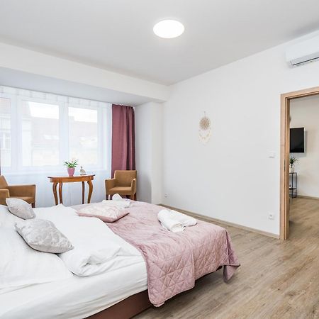 Perla Hradce 302 Apartment Hradec Kralove Ngoại thất bức ảnh
