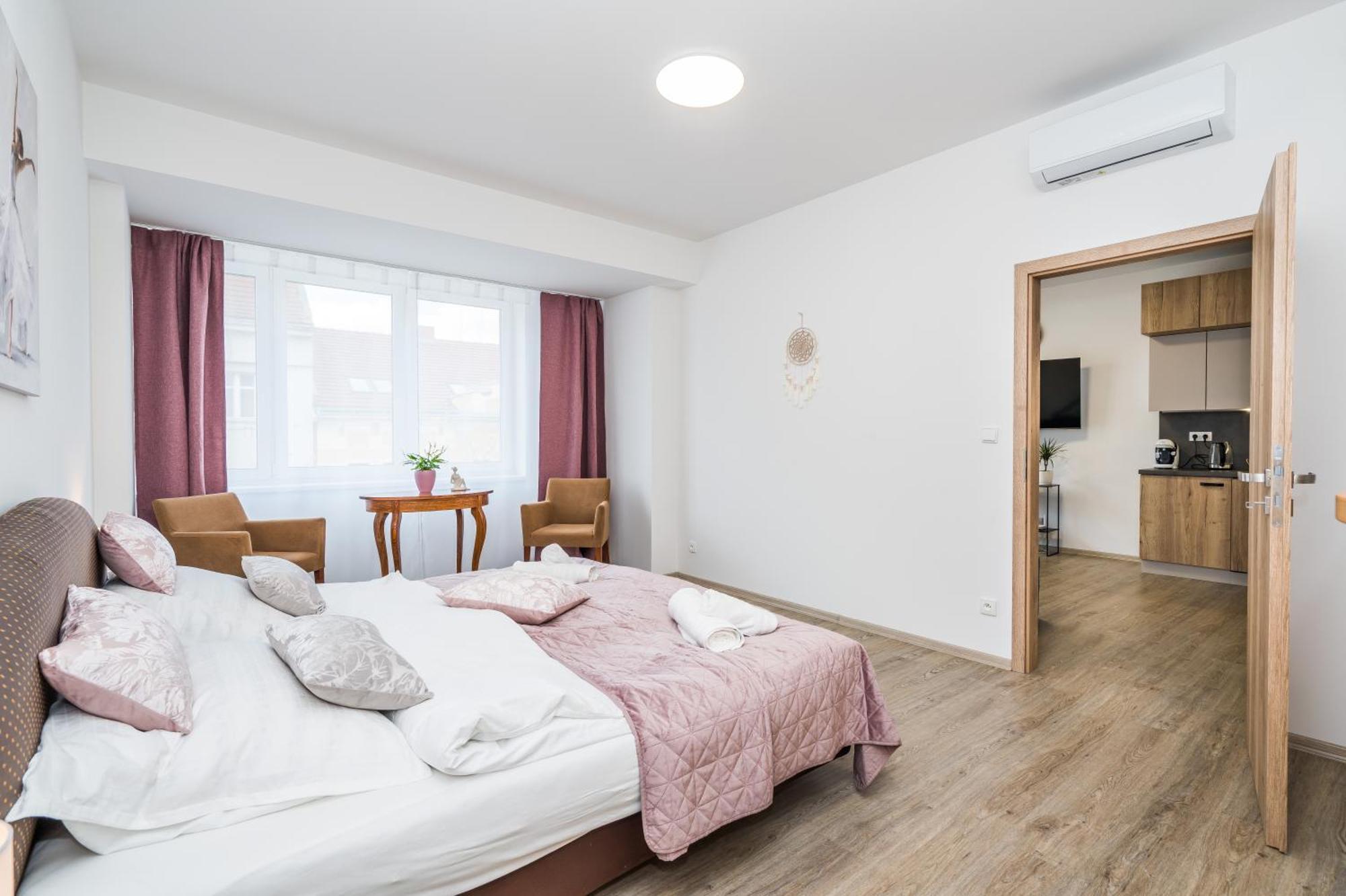 Perla Hradce 302 Apartment Hradec Kralove Ngoại thất bức ảnh